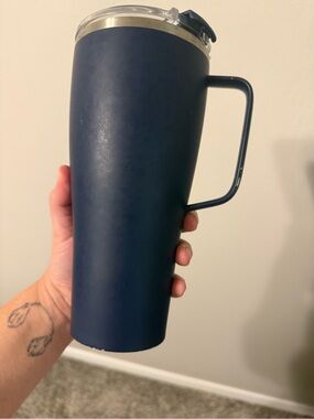 Insulated Matte Navy Travel Mug with Handle - Brumate